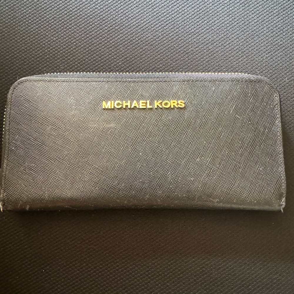 Michael kors wallet black good condition